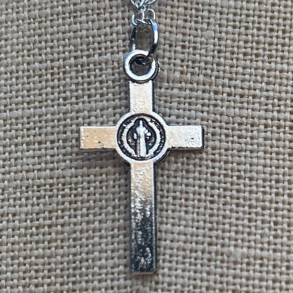NWT Sterling Silver Plated Chain & Crucifix Alloy Metal Charm Necklace - Picture 11 of 14